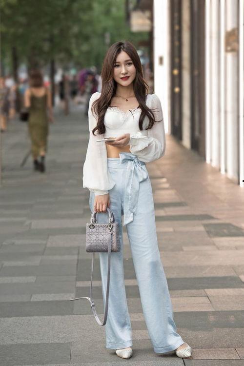 长裤丝袜露腰,长裤搭配露腰，展现独特时尚魅力