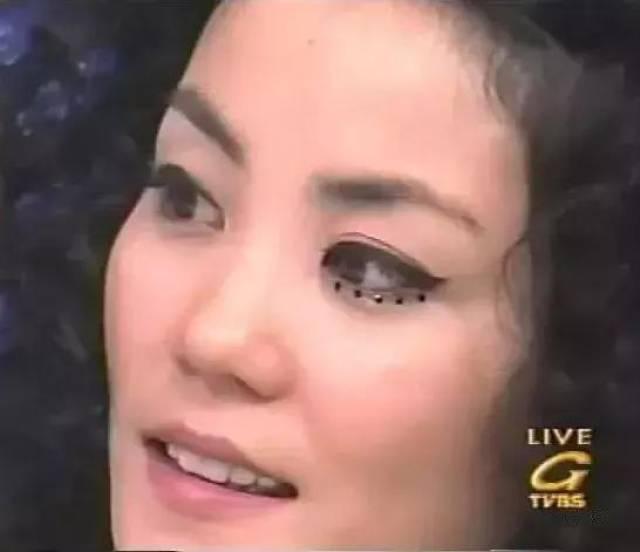 明星的眼屎照,真实生活下的不完美瞬间