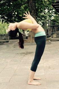 美女丝袜瑜伽教练视频,丝袜瑜伽教练引领时尚健身潮流
